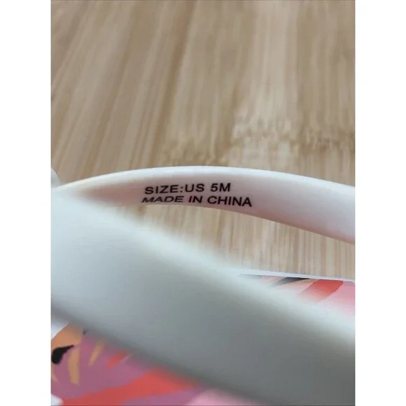 Kate Spade New York Flamingo Flip Flop Sandals Size 5 White Pink Bow Charm Beach - Picture 12 of 12